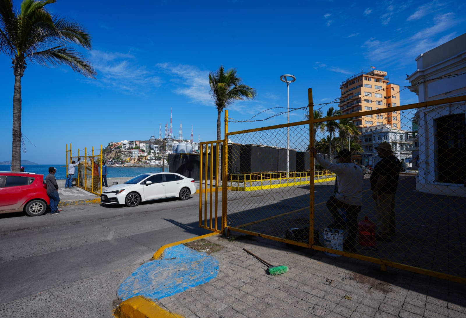 Colocan rejas para el Carnaval de Mazatlán 2026