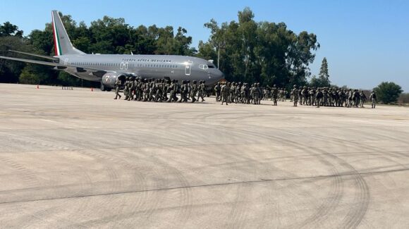Rocha anuncia refuerzo del operativo de búsqueda de los mineros desaparecidos en Concordia, Sinaloa, con 1,190 efectivos, helicópteros artillados y aviones