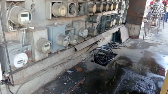 Es el Pino Suárez de Mazatlán, Sinaloa, un riesgo latente; este sábado segundo conato de incendio en red eléctrica