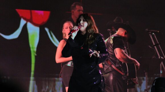 Más de 20 mil voces corean a Yuridia en el Carnaval Internacional Mazatlán 2026