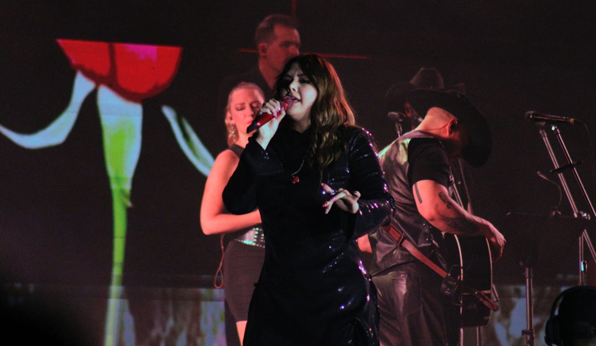 Yuridia deleita en el Carnaval de Mazatlán