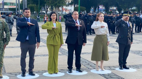 Autoridades civiles y militares conmemoran los aniversarios de promulgación de las Constituciones de 1857 y 1917, en Culiacán 