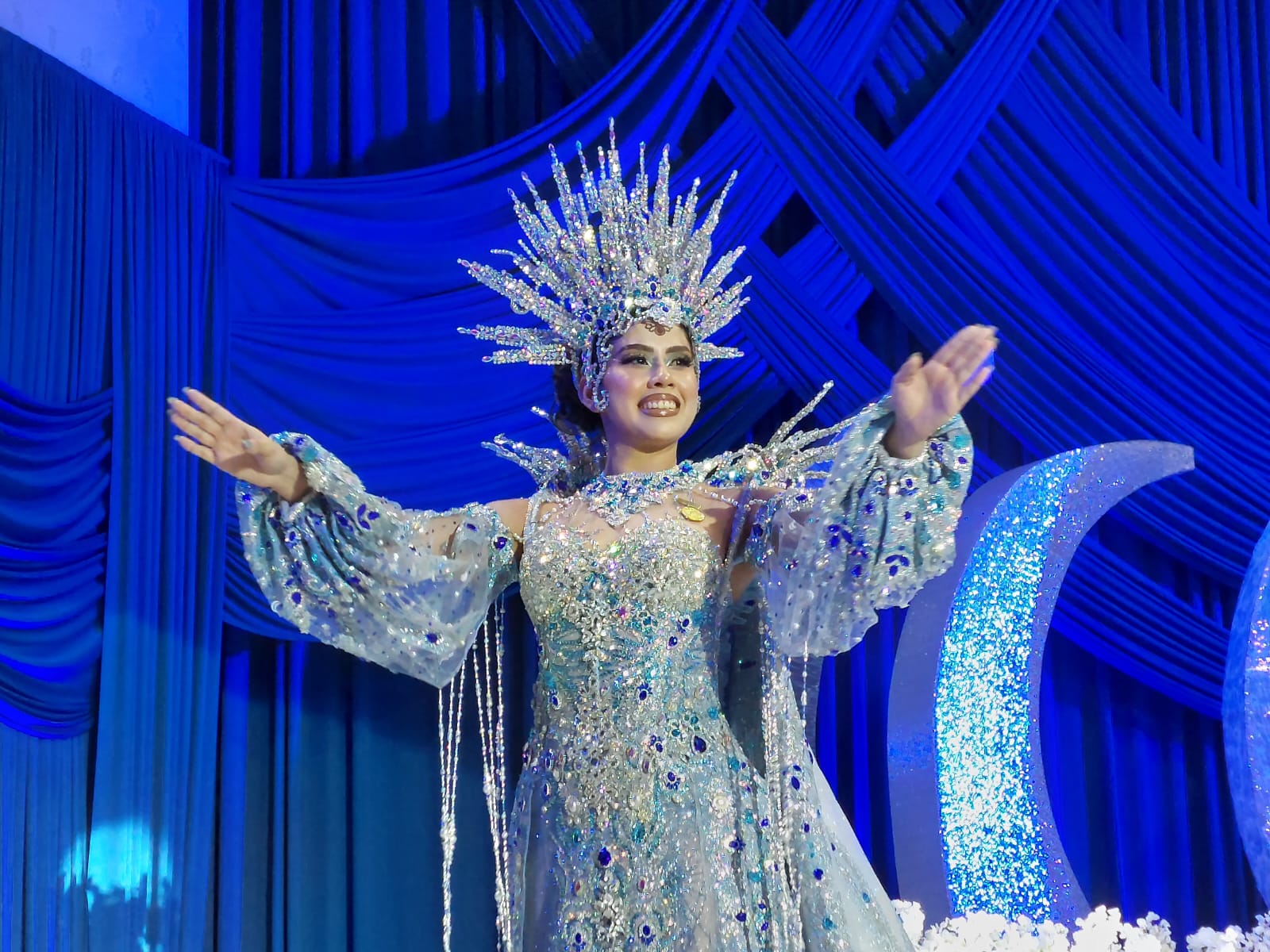 Coronan a Damaris Portillo como Reina de los Juegos Florales del Carnaval de Guamúchil