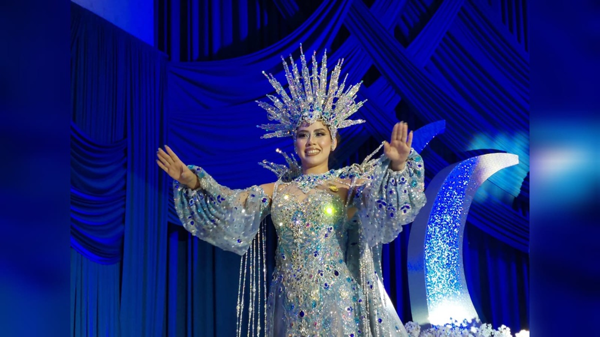 Coronan a Damaris Portillo como Reina de los Juegos Florales del Carnaval de Guamúchil