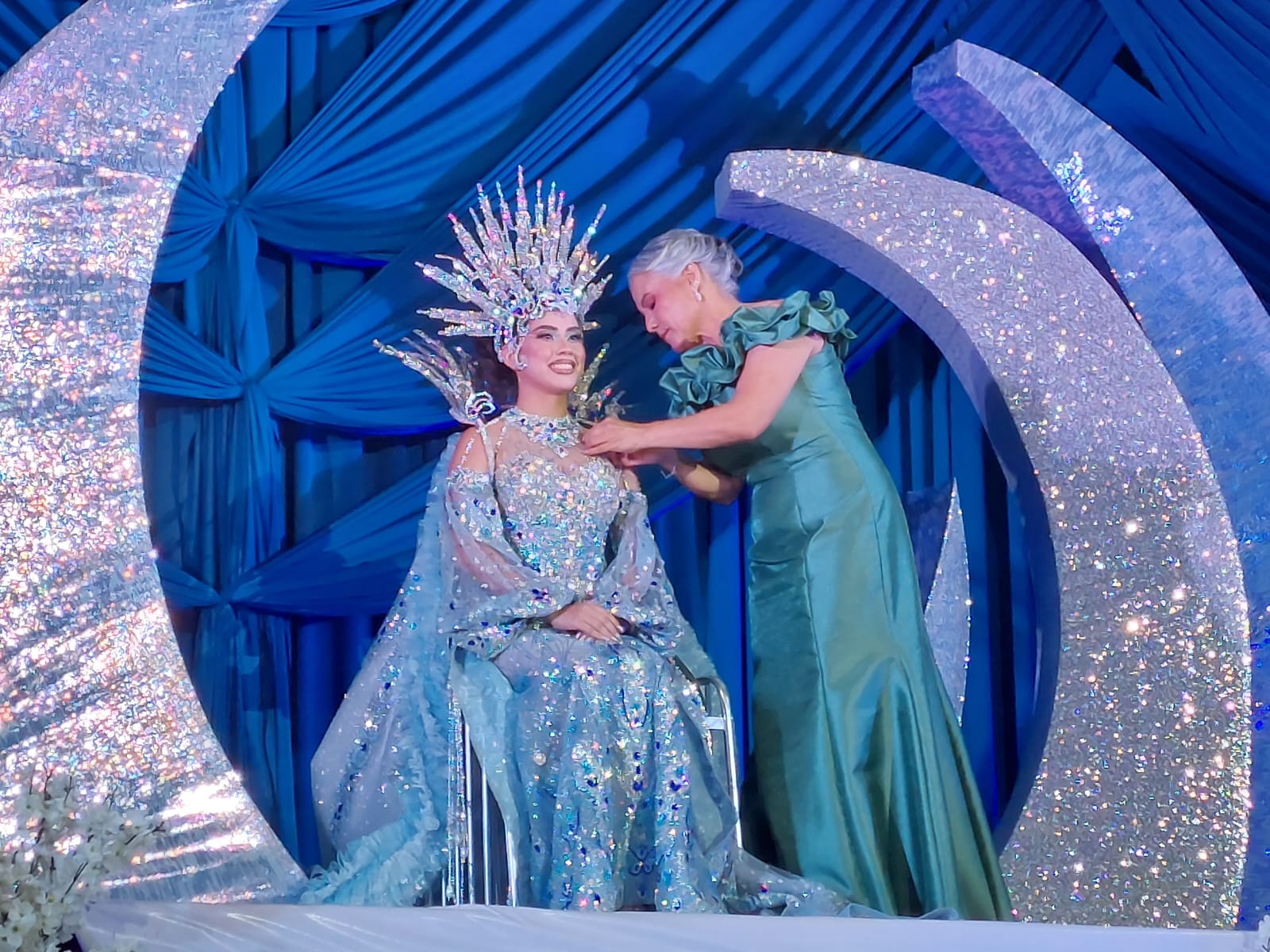 Coronan a Damaris Portillo como Reina de los Juegos Florales del Carnaval de Guamúchil