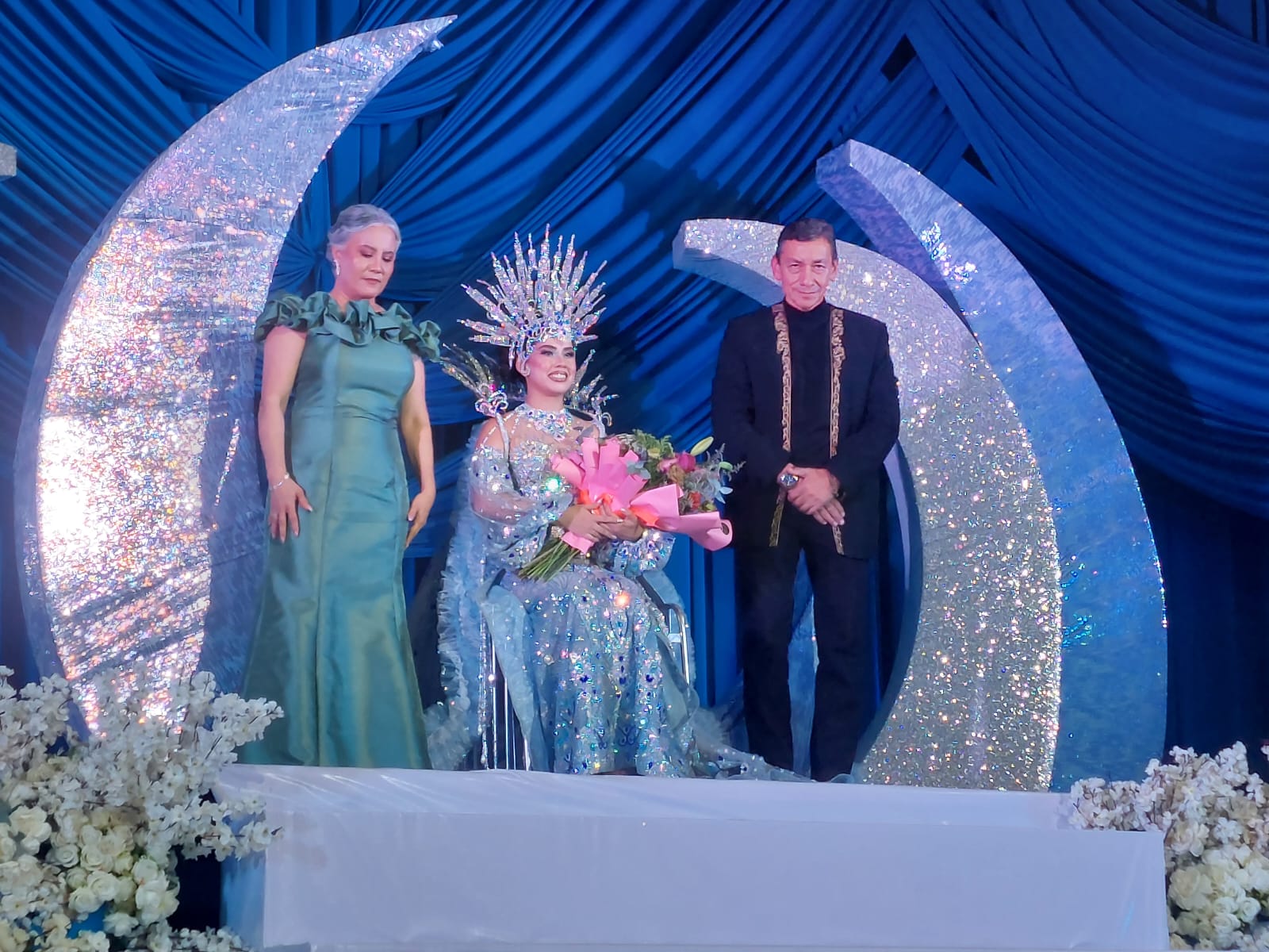 Coronan a Damaris Portillo como Reina de los Juegos Florales del Carnaval de Guamúchil