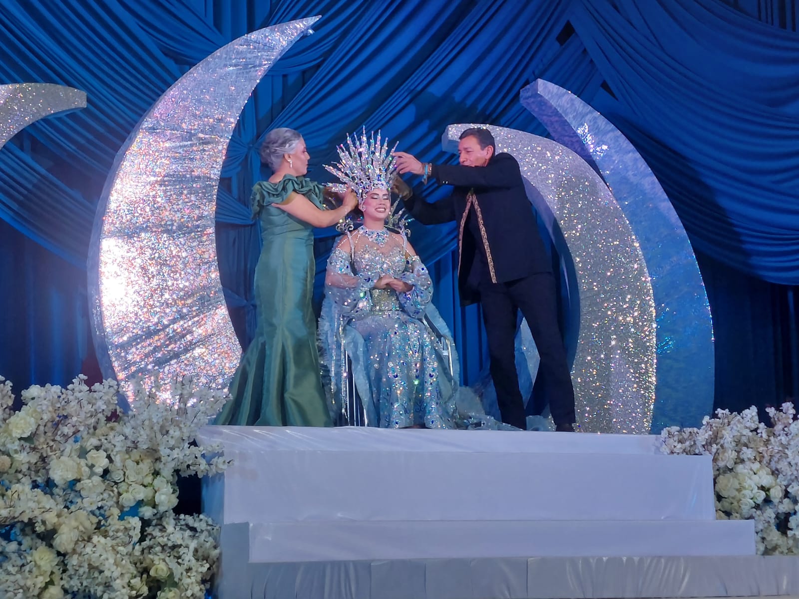 Coronan a Damaris Portillo como Reina de los Juegos Florales del Carnaval de Guamúchil