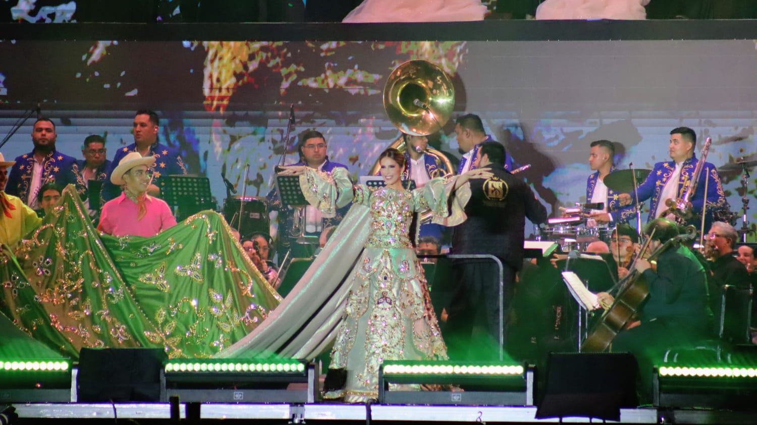 Coronación de la Reina de los Juegos Florales del Carnaval de Mazatlán