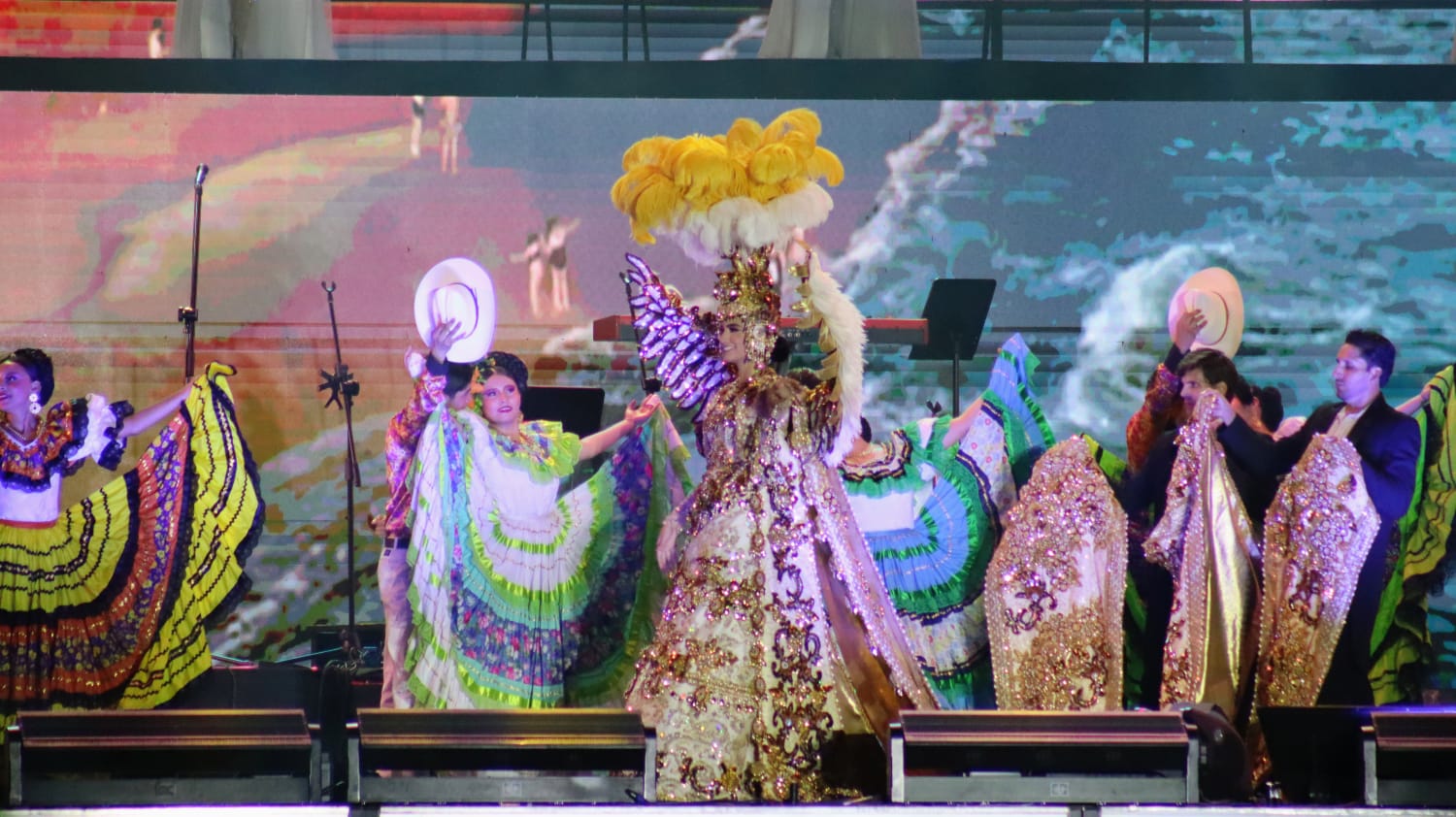 Inicia el reinado de Anahí I como máxima soberana del Carnaval de Mazatlán