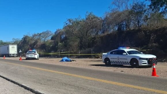 Localizan a hombre sin vida a orilla de la Mazatlán-Tepic al sur de Mazatlán