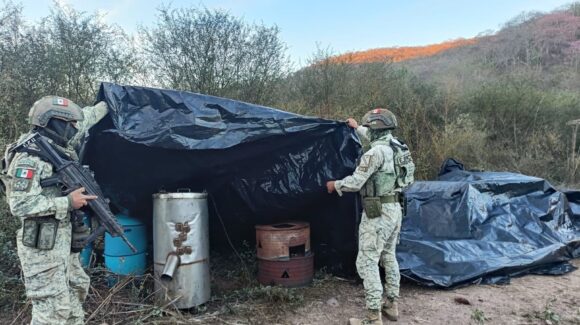 Aseguran 200 kilos de metanfetamina y químicos para su elaboración en El Nacimiento, Mocorito