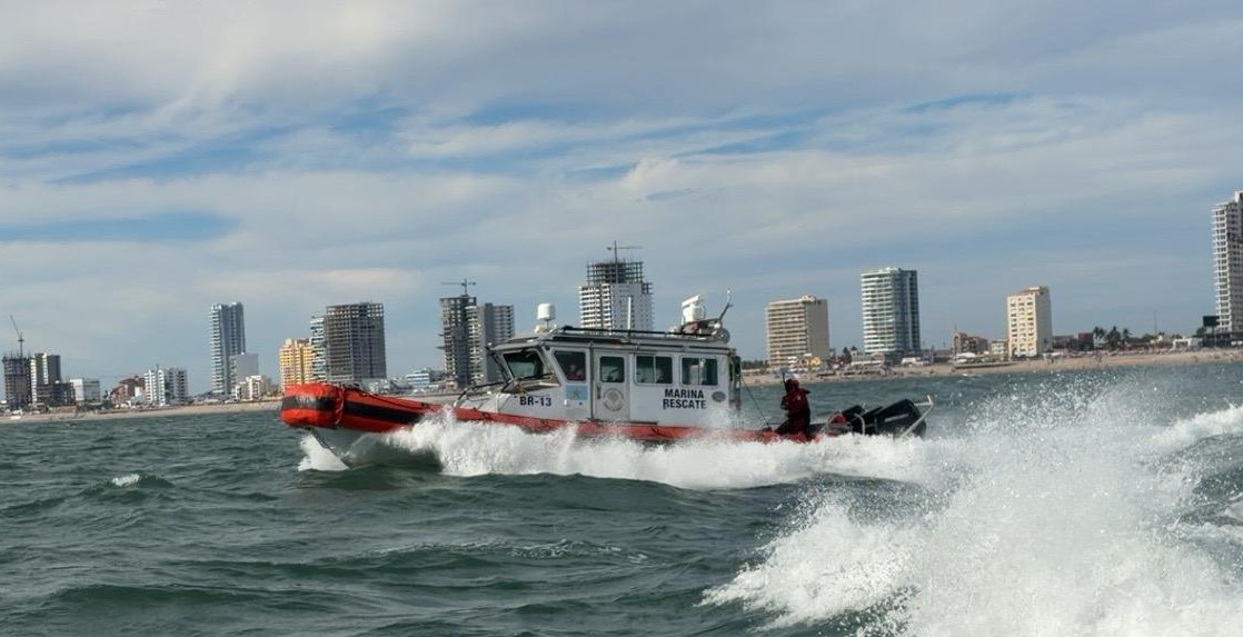 Marina realiza demostración de rescate marítimo y binomios caninos en Mazatlán