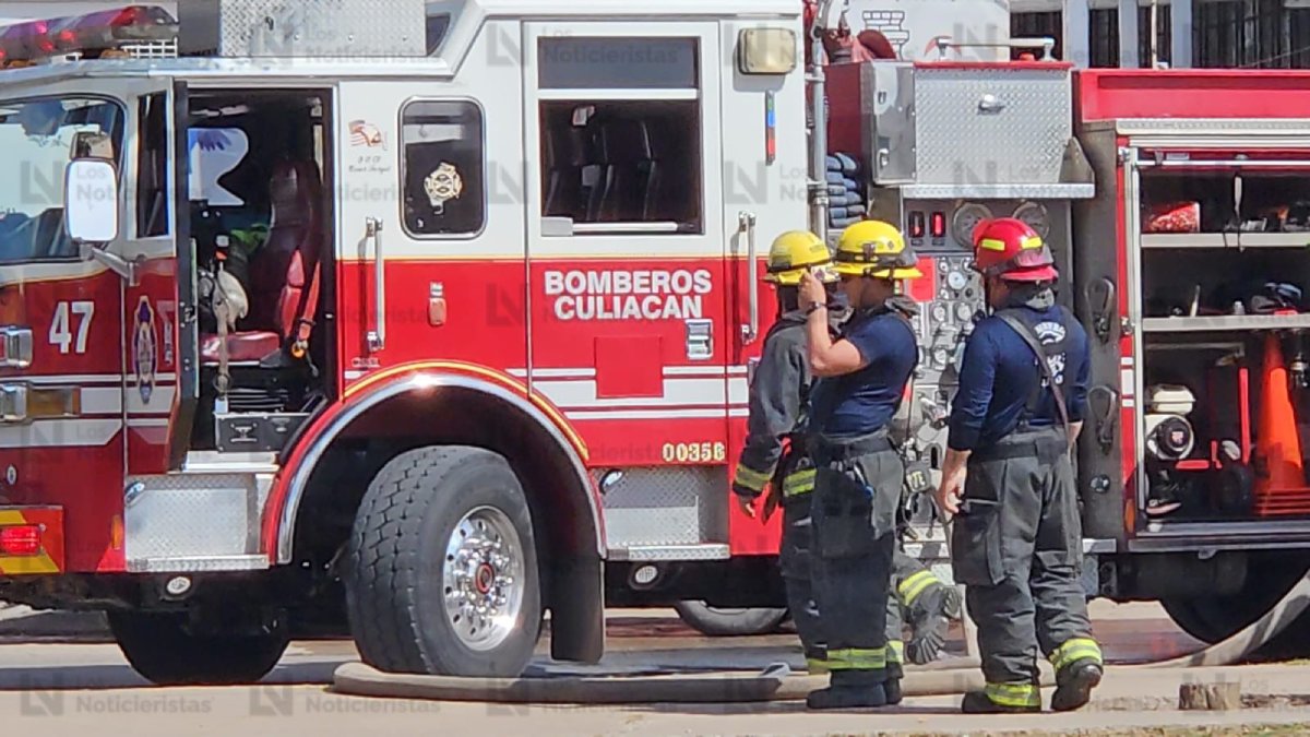 derrame de combustible en la guadalupe victoria de culiacan bomberos