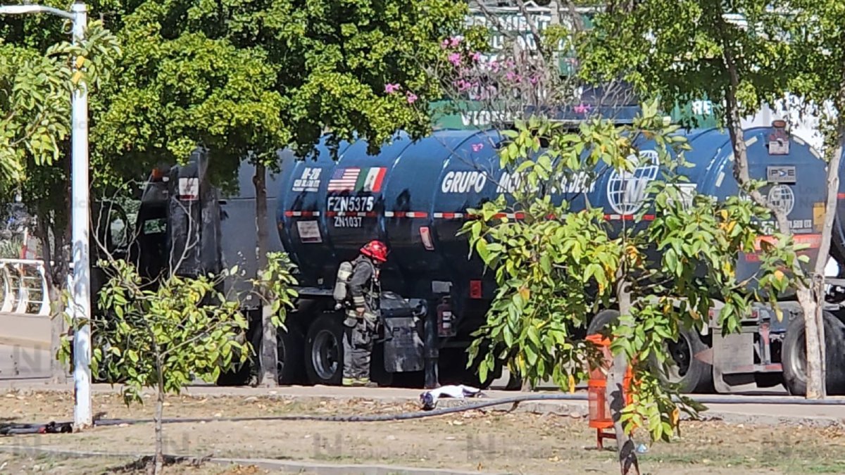 derrame de combustible en la guadalupe victoria de culiacan pipa