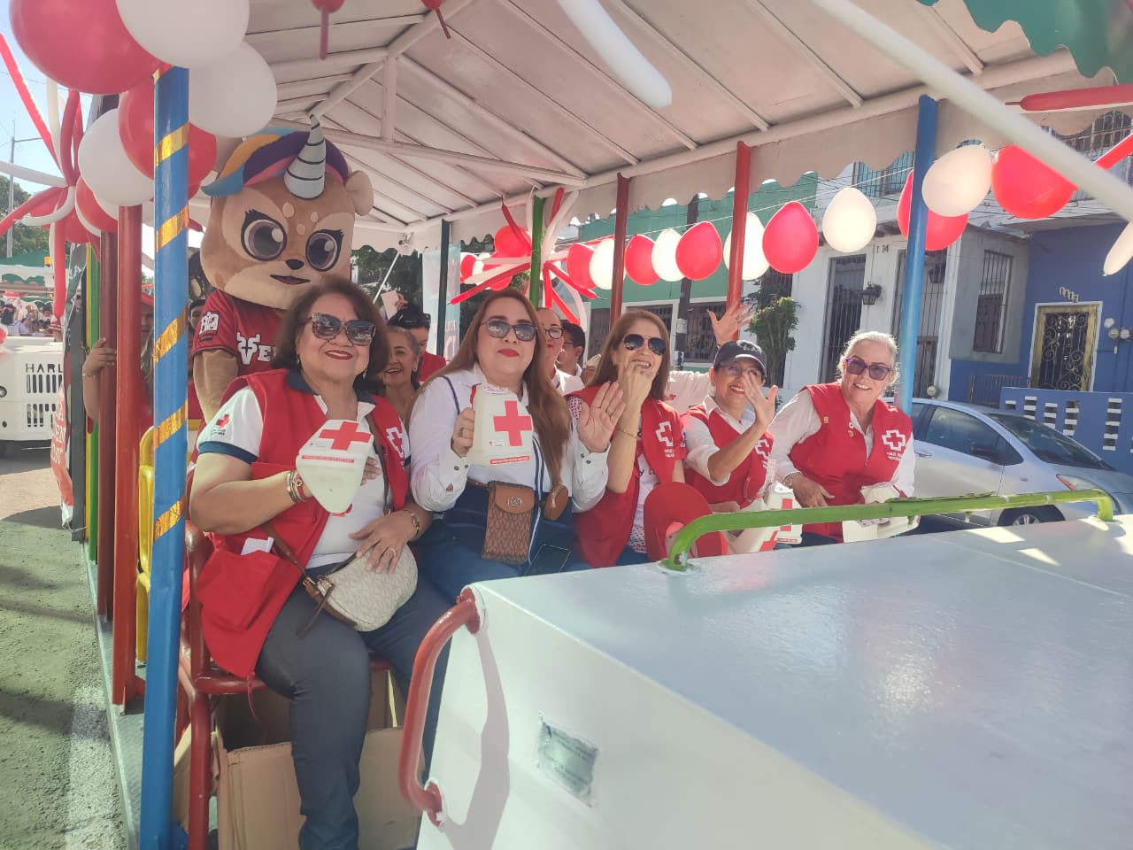 Cruz Roja Mazatlán realiza desfile para dar inicio a su colecta anual