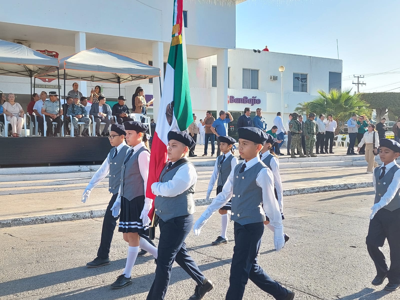 Desfile de escoltas en conmemoración del 205 Aniversario de la Bandera Nacional en Salvador Alvarado