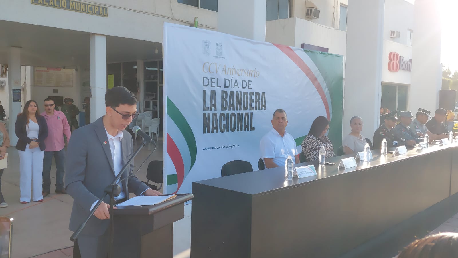 Desfile de escoltas en conmemoración del 205 Aniversario de la Bandera Nacional en Salvador Alvarado