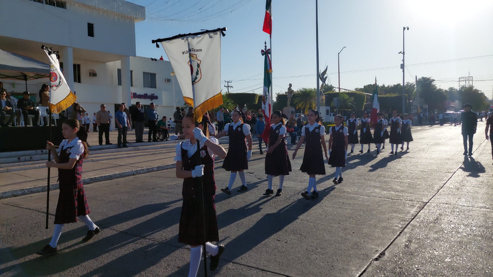 Desfile de escoltas en conmemoración del 205 Aniversario de la Bandera Nacional en Salvador Alvarado