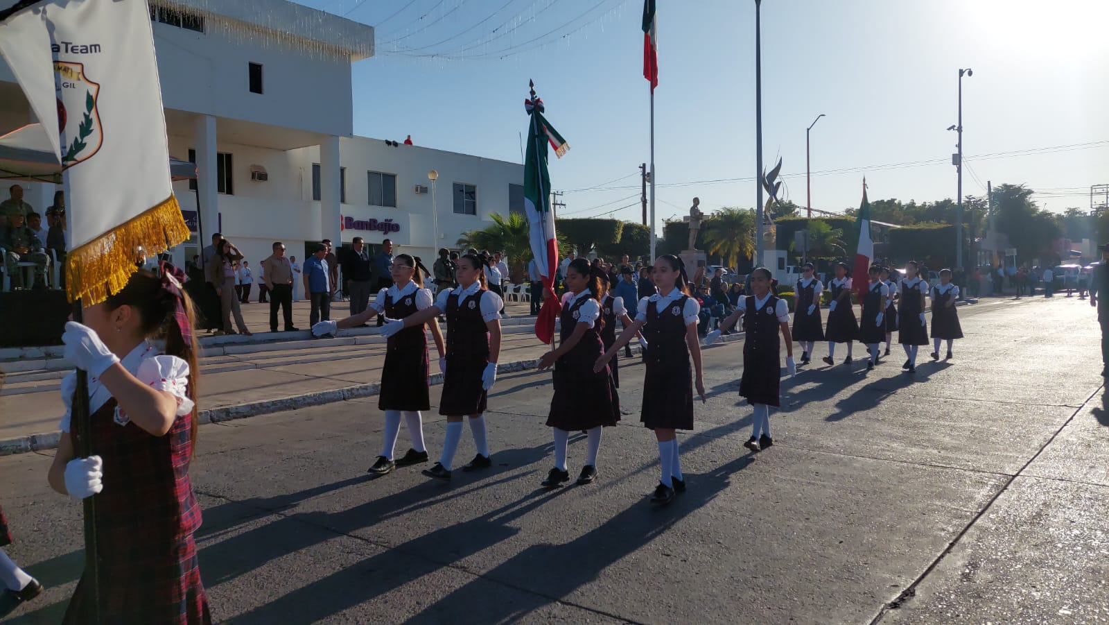 Desfile de escoltas en conmemoración del 205 Aniversario de la Bandera Nacional en Salvador Alvarado