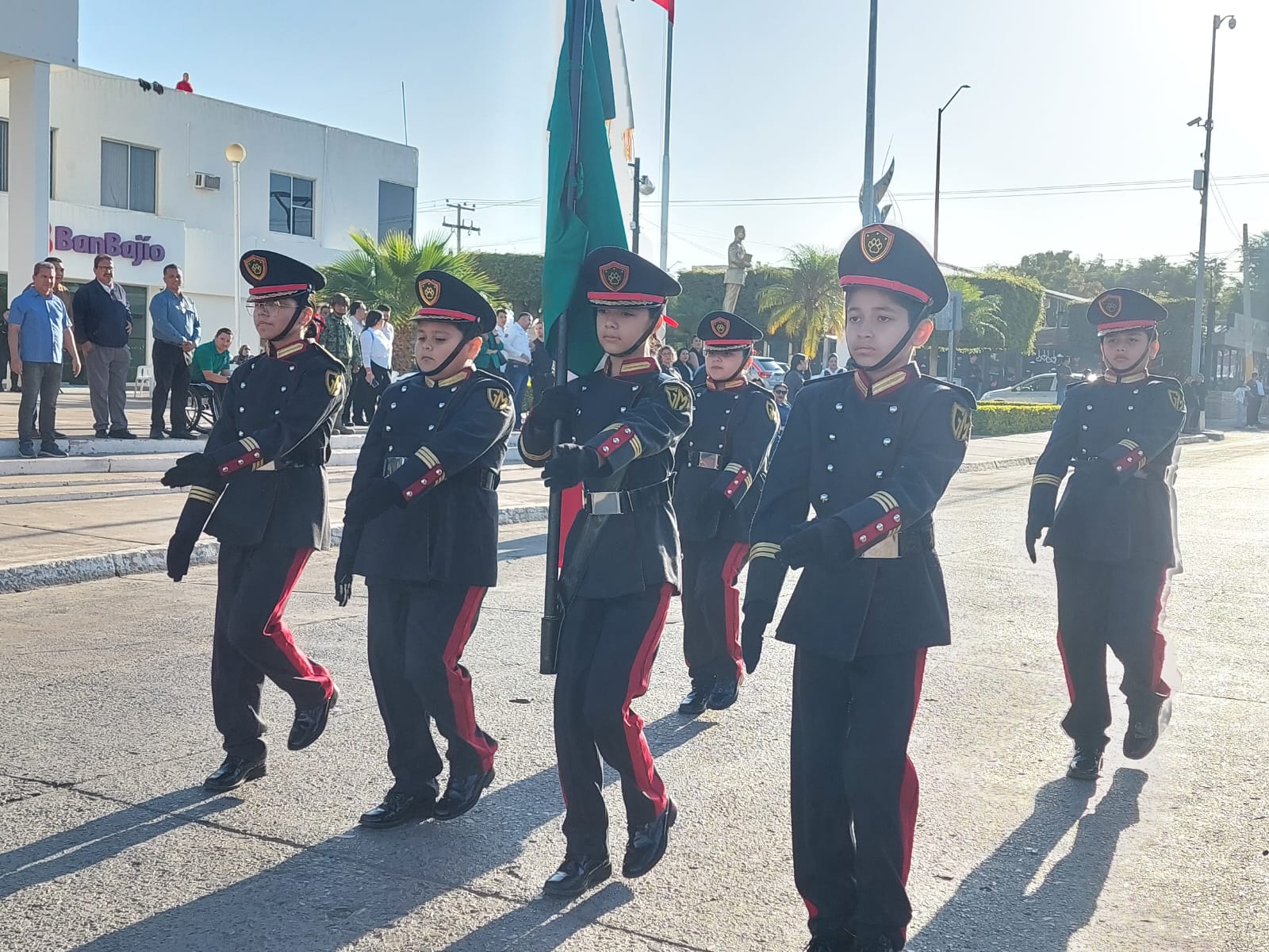 Desfile de escoltas en conmemoración del 205 Aniversario de la Bandera Nacional en Salvador Alvarado