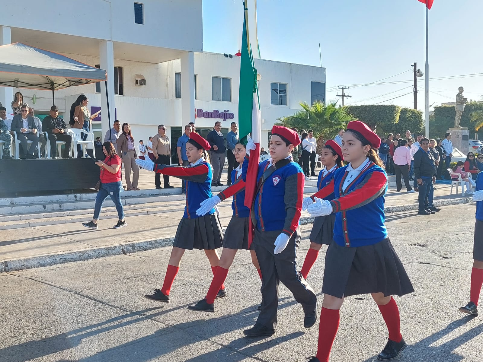 Desfile de escoltas en conmemoración del 205 Aniversario de la Bandera Nacional en Salvador Alvarado