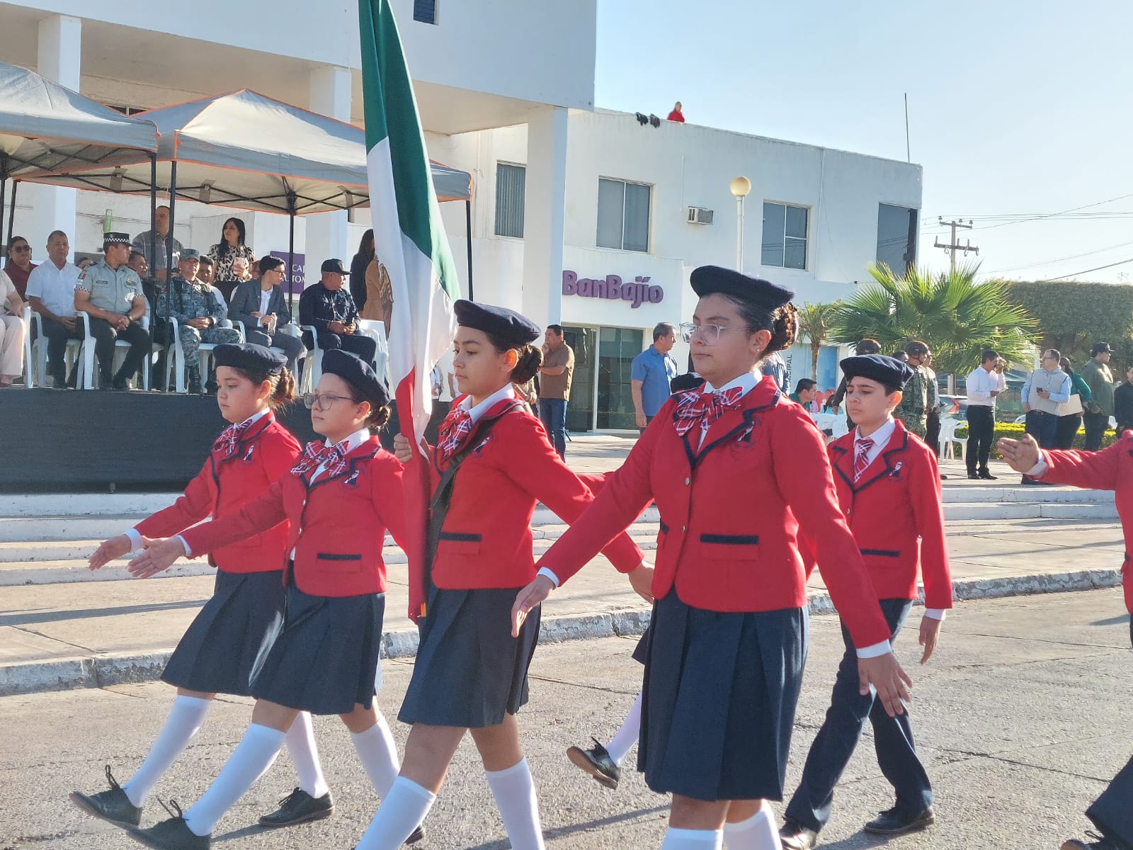 Desfile de escoltas en conmemoración del 205 Aniversario de la Bandera Nacional en Salvador Alvarado