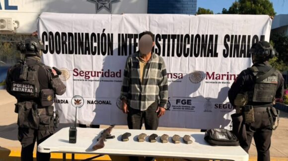 ¡Dos explosivos eran para lanzar con dron! Él es el civil armado detenido en Culiacán, Sinaloa