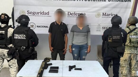 Detienen a pareja con armamento durante operativo en Concordia, Sinaloa
