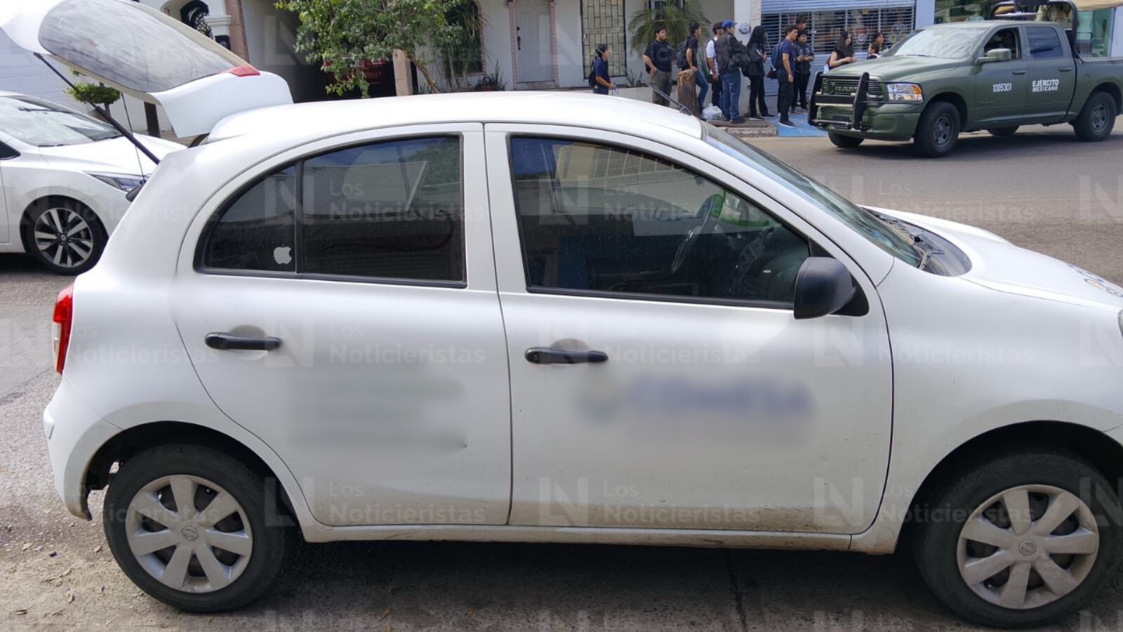 Aseguran vehículo a sujeto que transportaba más de 700 mil dólares en Culiacán