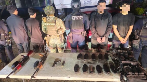 ¡Abrieron la puerta del carro y pidieron auxilio! Detienen a dos sujetos por privación de la libertad de par de hombres al norte de Culiacán, Sinaloa