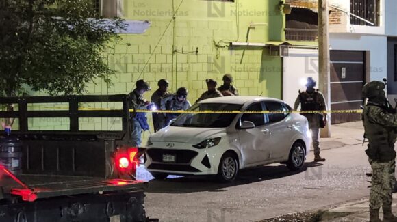 Asesinan a dos jóvenes a bordo de un vehículo en el Infonavit Solidaridad de Culiacán, Sinaloa