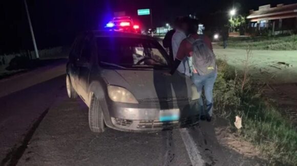 Aparatoso accidente deja dos lesionados en la carretera Escuinapa-Teacapán, en Sinaloa