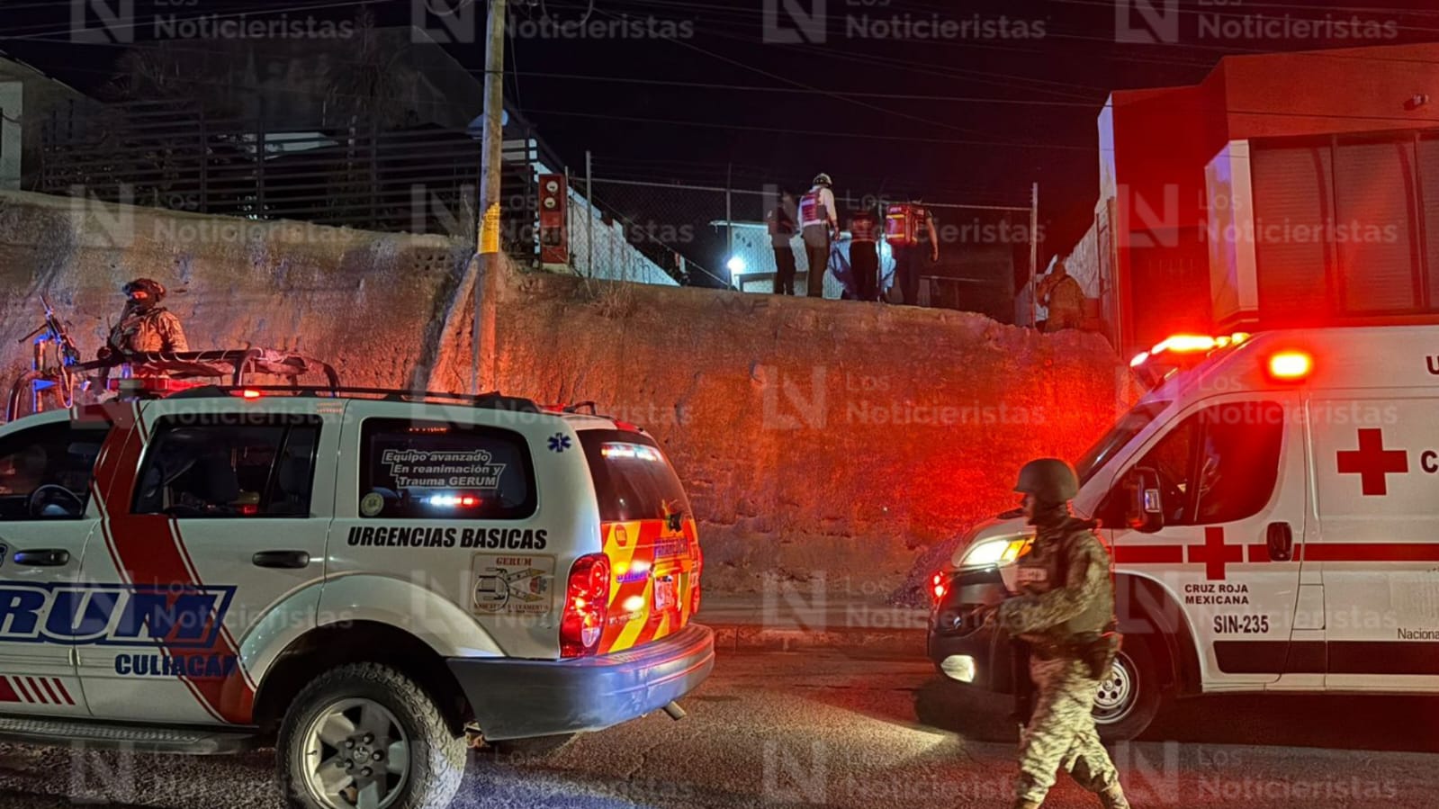 Autoridades resguardan el sitio donde un hombre fue ejecutado en Culiacán