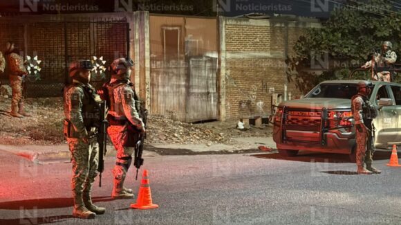 Sentado en la banqueta de un domicilio es ejecutado a balazos un hombre en la colonia Progreso, al sur de Culiacán, Sinaloa