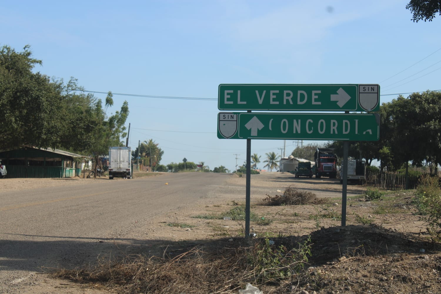 Señalamiento de carretera entrada a El Verde, Concordia