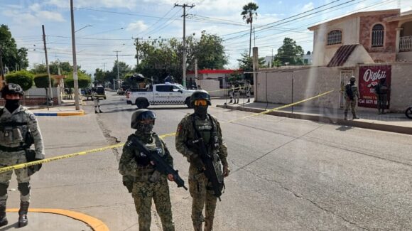 ¡Estaba sentado en una silla de plástico! Ejecutan a un hombre al oriente de Culiacán