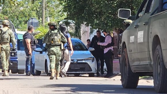 Persecución en fraccionamiento Los Ángeles de Culiacán, Sinaloa deja detenidos y un vehículo recuperado