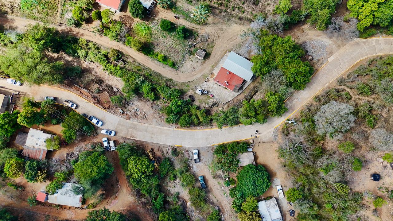 Alcalde de Badiraguato lleva obras sociales a Ojo de Agua
