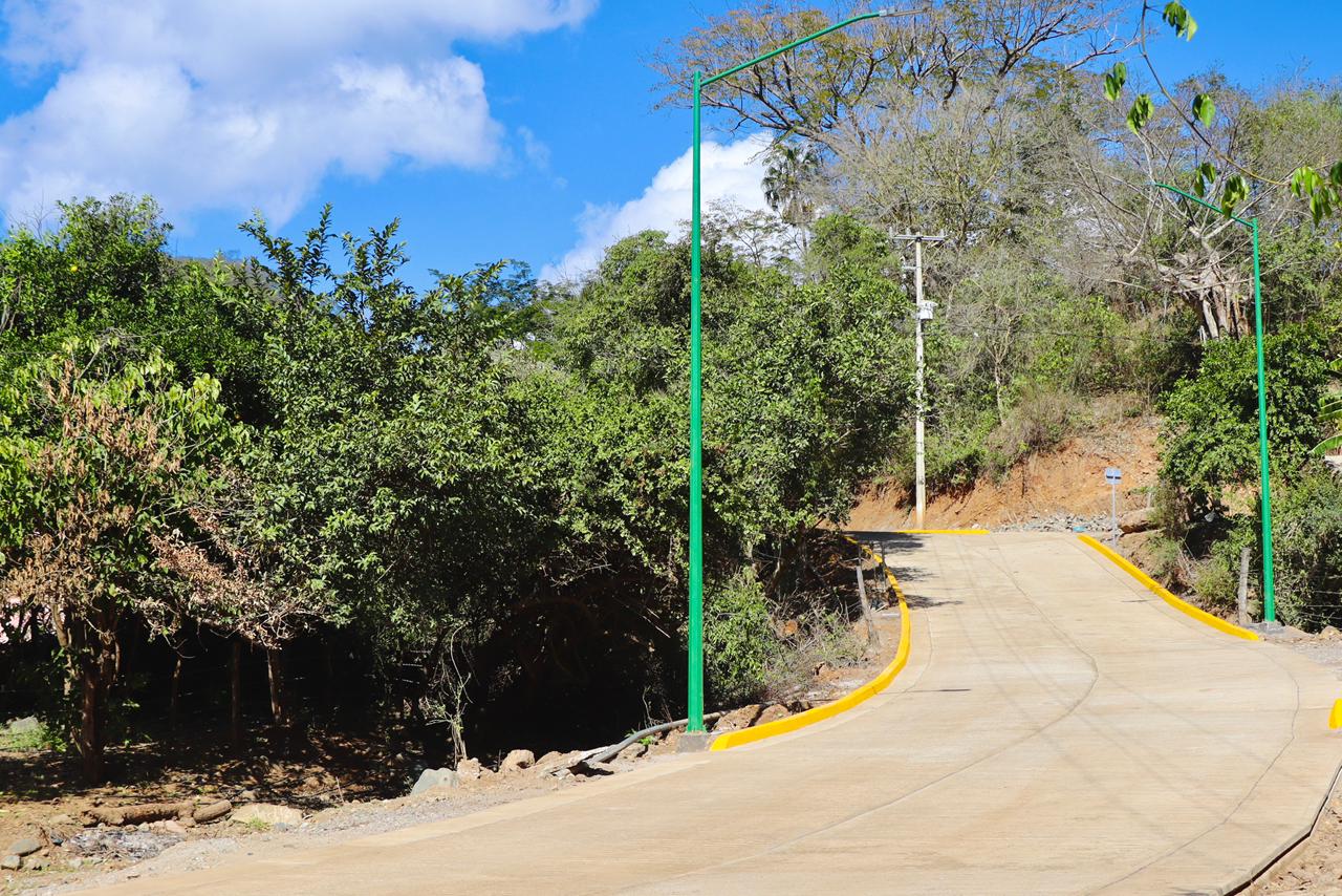 Alcalde de Badiraguato lleva obras sociales a Ojo de Agua