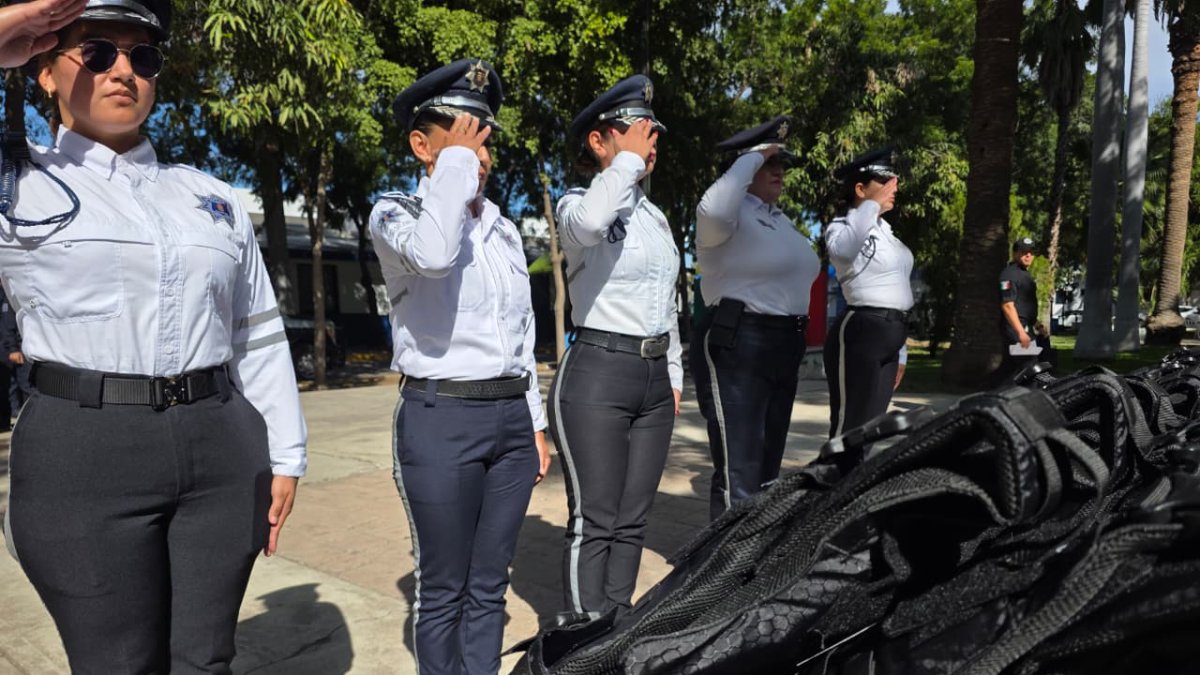 entregan chalecos balisticos a 380 policias y transitos de culiacan mujeres