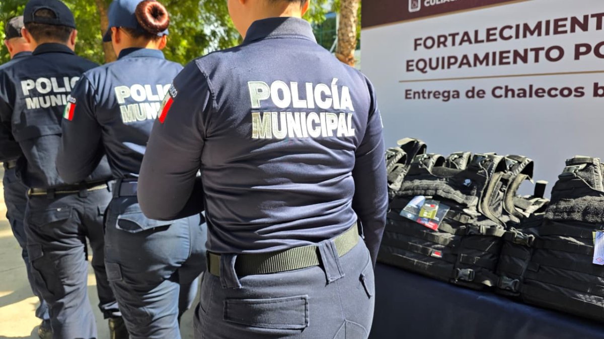 entregan chalecos balisticos a 380 policias y transitos de culiacan municipales