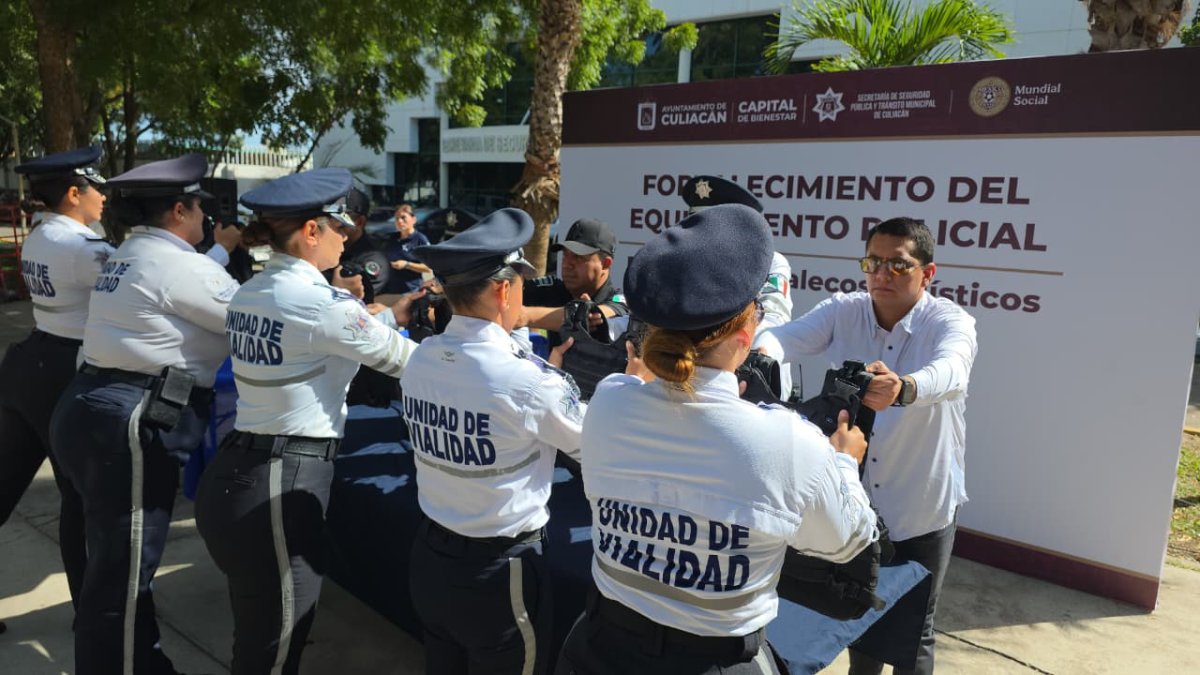 entregan chalecos balisticos a 380 policias y transitos de culiacan vialidad