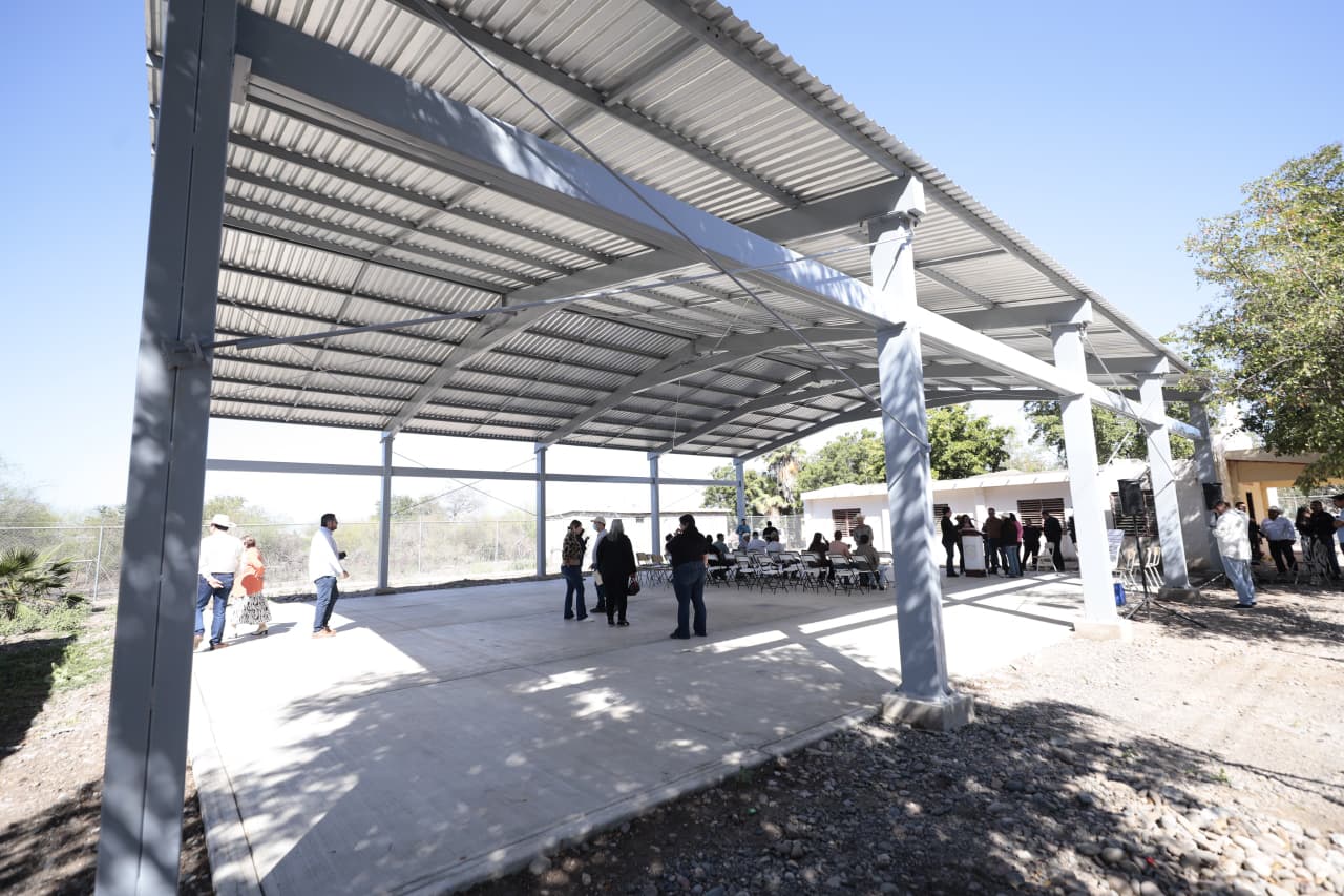 Entregan techumbres en El Pitahayal y Las Aguamitas, en Guasave