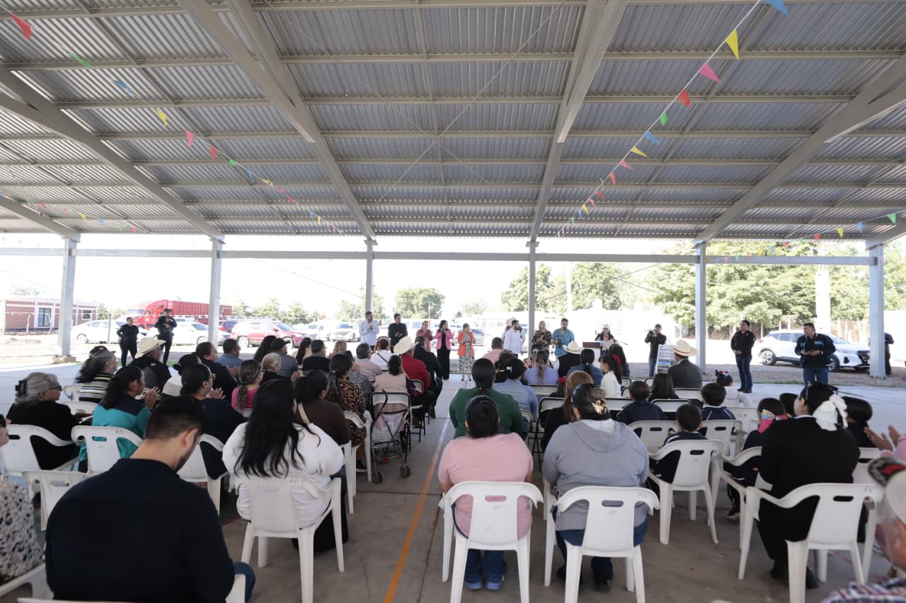 Entregan techumbres en El Pitahayal y Las Aguamitas, en Guasave