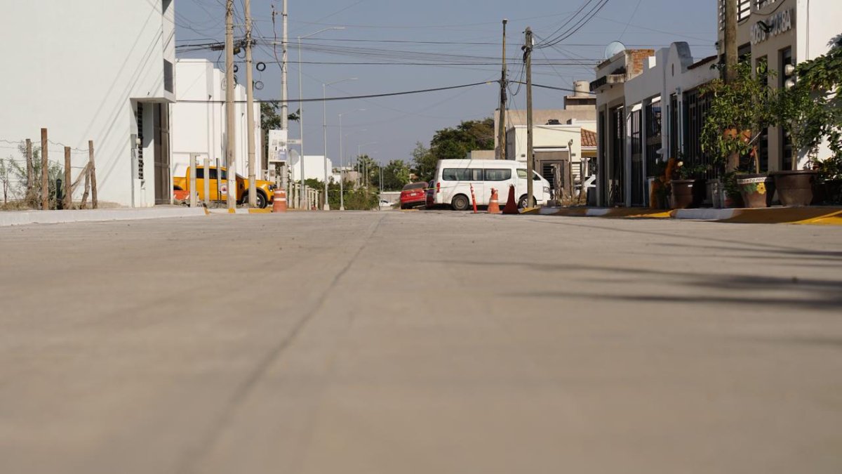 estrenan pavimento en la benito juarez y torremolinos en mazatlan calle