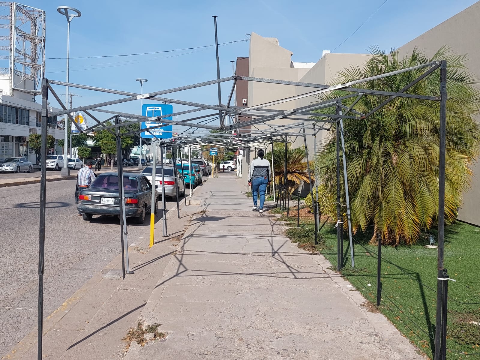 Acaparamiento de banquetas previo al Carnaval en Guamúchil