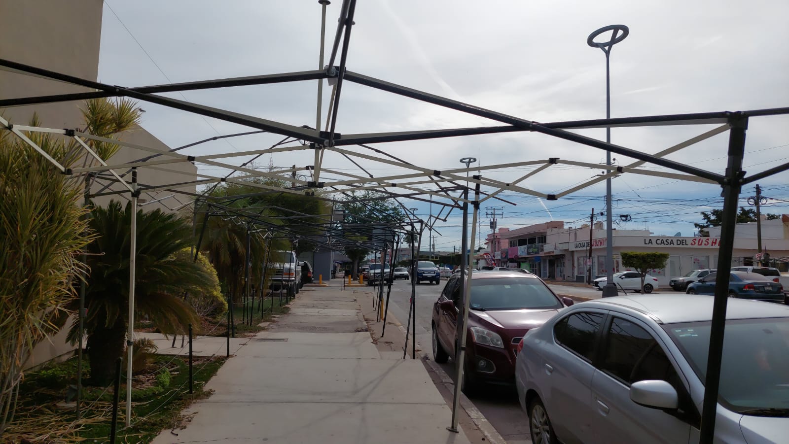 Estructuras metálicas deberán respetar el paso del peatón y discapacitados en Guamúchil