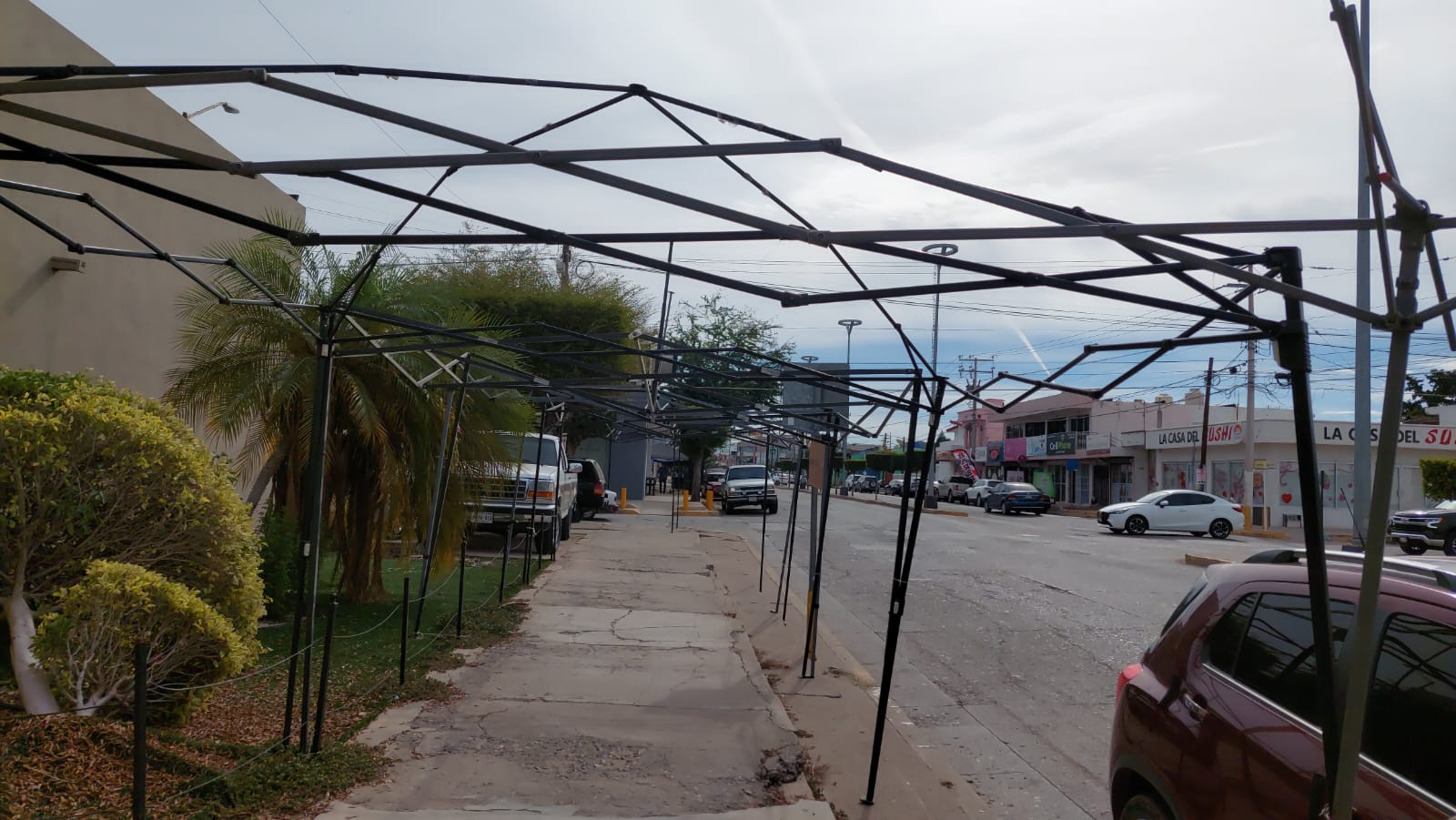 Estructuras metálicas deberán respetar el paso del peatón y discapacitados en Guamúchil