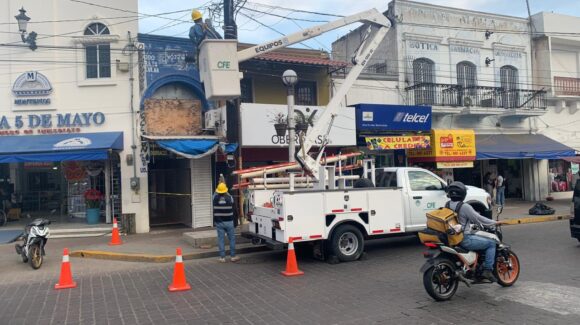 ‘Evitaron un apagón en el Pino Suárez’’ Obras Públicas de Mazatlán, Sinaloa intervino, junto a ciudadanos y bomberos