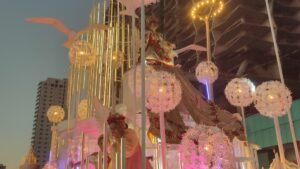 exhibiran en parque central piezas de las carrozas del carnaval mazatlan